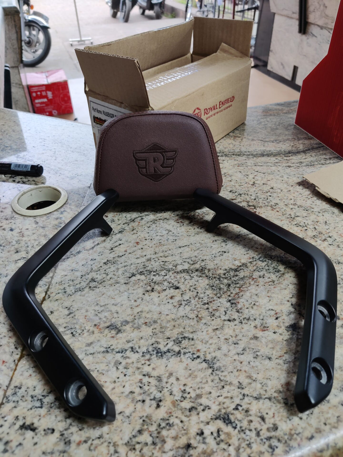 Backrest Brown with Mounts - Classic Reborn 2021 image 0