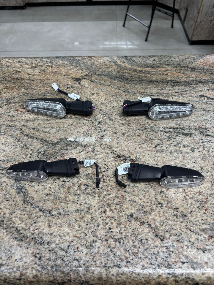 HIMALAYAN 450 ORIGINAL INDICATOR SET OF 4 - WITH UNIVERSAL SOCKETS image 0