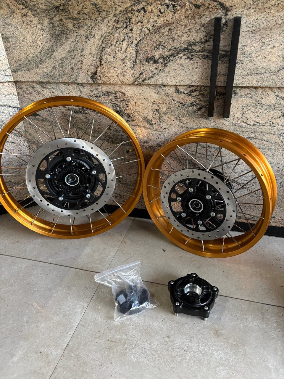 HIMALAYAN 450 TUBELESS RIMS ORIGINAL image 5
