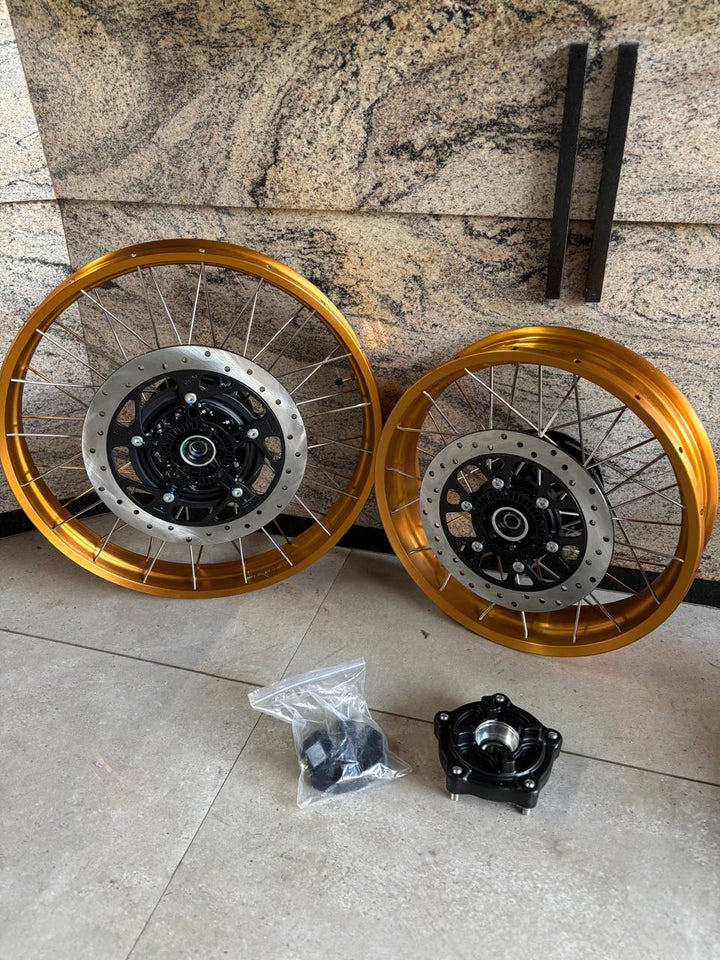 HIMALAYAN 450 TUBELESS RIMS ORIGINAL image 0