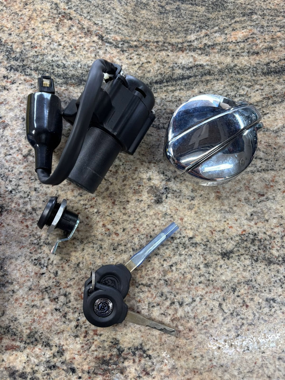 LOCK COMMON KEY SET - COMMON KEY SET - GT 650/INTERCEPTOR 650 image 0